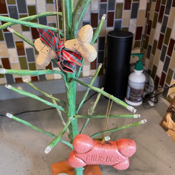 5 dog bone/biscuit ornaments - Picture 2 of 7